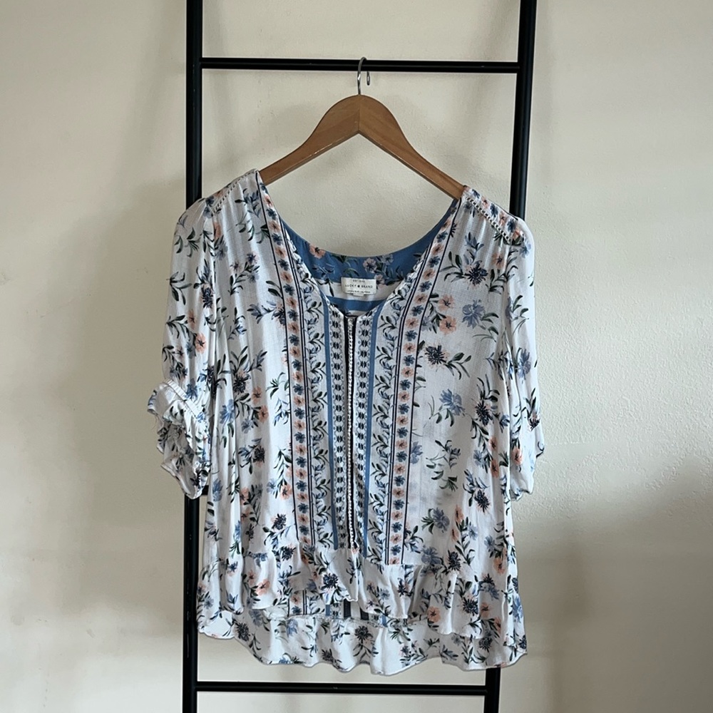 Lucky Brand Blue and White Floral Lightweight Top Short Sleeve
